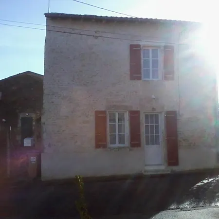 בית נופש La Maison D'ecole Le Gué-de-Velluire