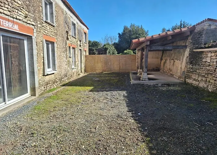 La Maison D'ecole Le Gué-de-Velluire