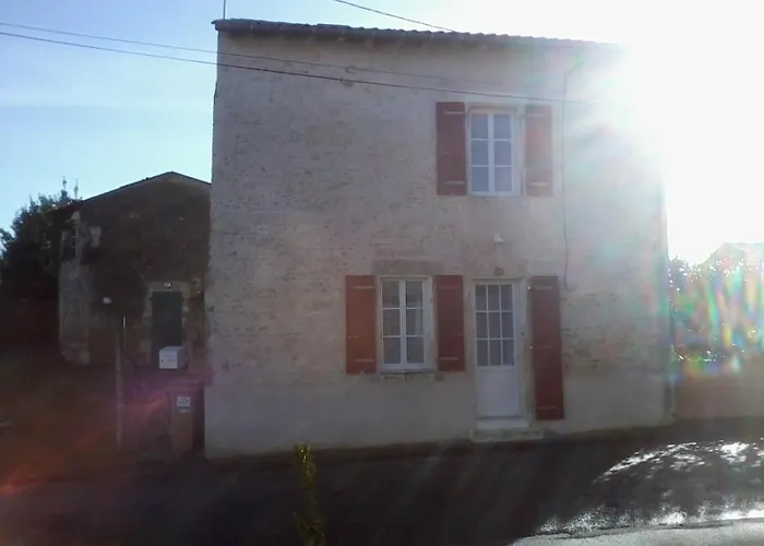 בית נופש La Maison D'ecole Le Gué-de-Velluire